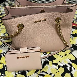 Pink Michael Kohrs purse with matching wallet